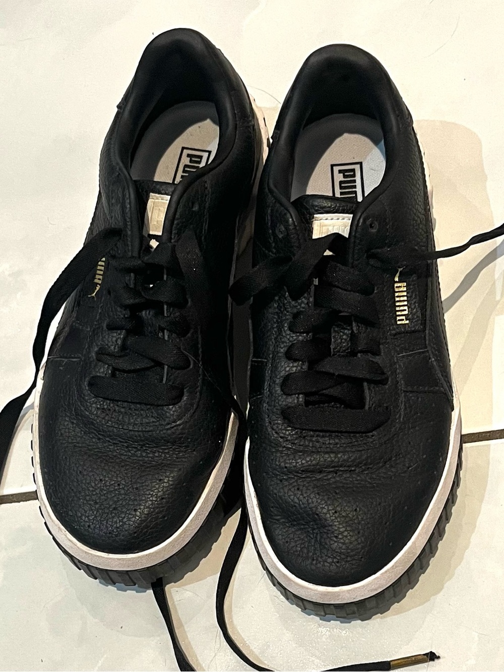 Women’s Size 7 Puma Black Leather Low-Top Sneakers with White Midsole